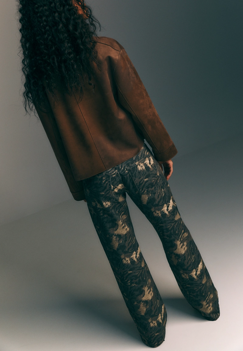 Широкие брюки с принтом и низкой посадкой