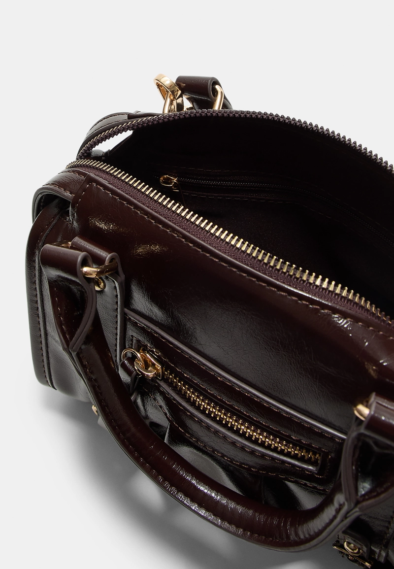 Сумка-боулинг с плечевым ремнем из искусственной кожи