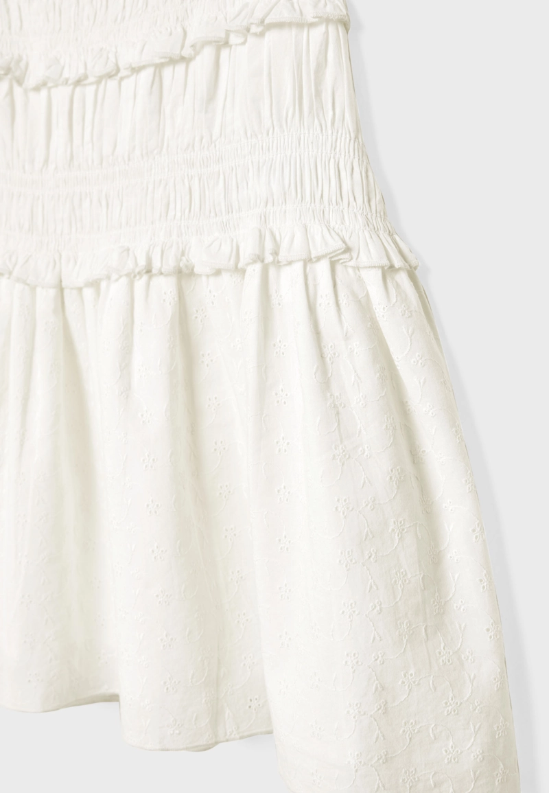 Короткое платье с присборенным топом на бретелях