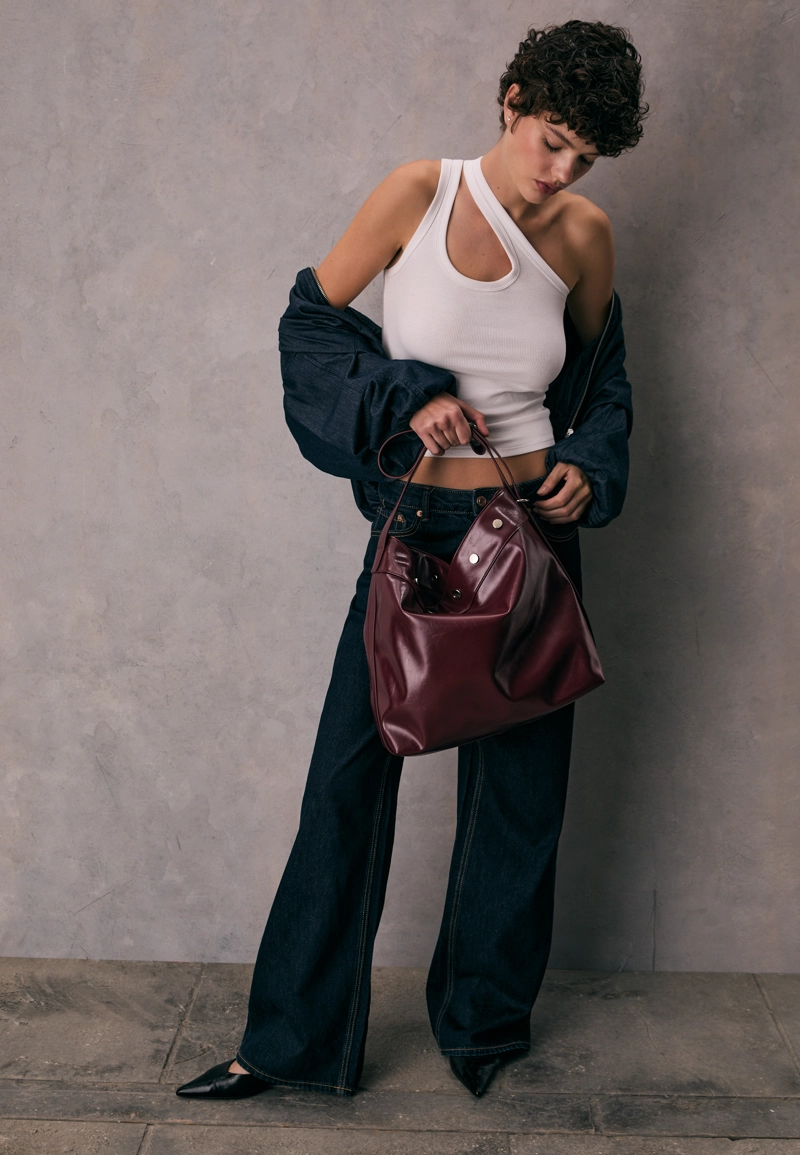 Сумка-ведро с заклепками