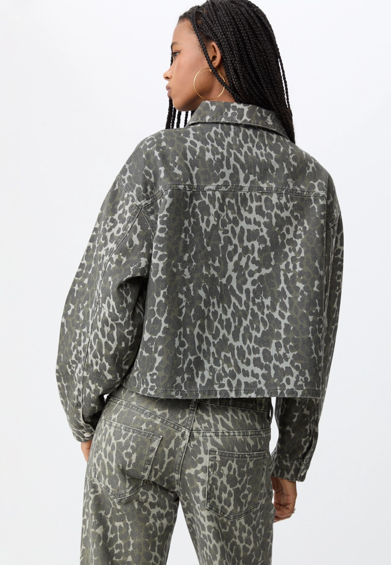 Куртка с анималистическим принтом и карманами