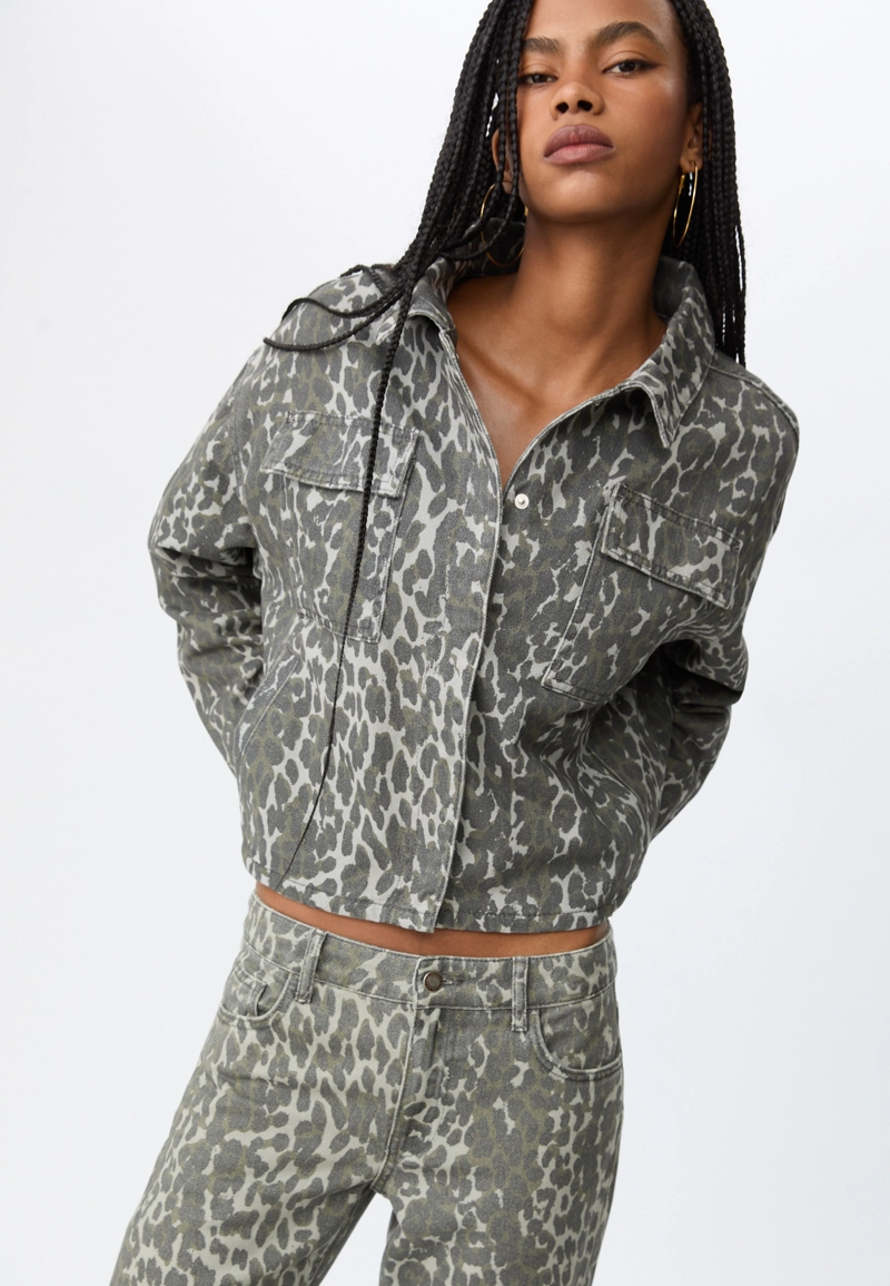 Куртка с анималистическим принтом и карманами
