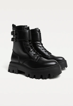 Плоские ботинки на шнуровке с пряжками- Заказать в России