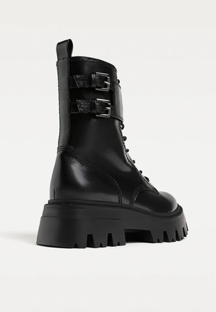 Плоские ботинки на шнуровке с пряжками- Заказать в России