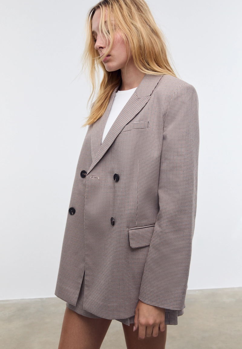 Двубортный пиджак с пуговицами и принтом