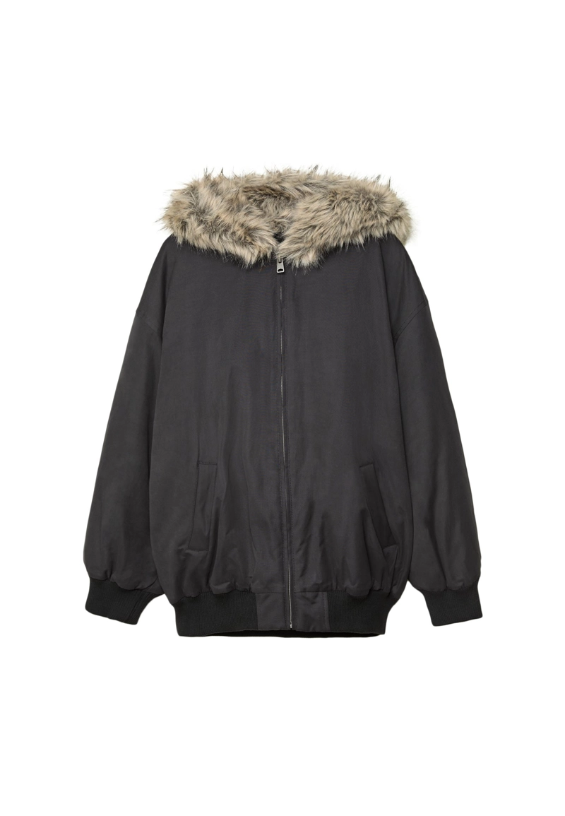 Стеганая куртка-бомбер с капюшоном из искусственного меха