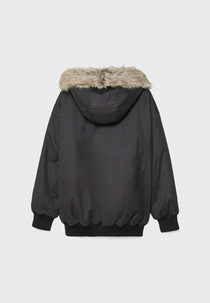 Стеганая куртка-бомбер с капюшоном из искусственного меха