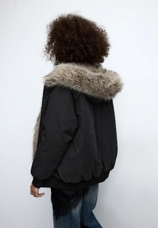 Стеганая куртка-бомбер с капюшоном из искусственного меха- Заказать в России