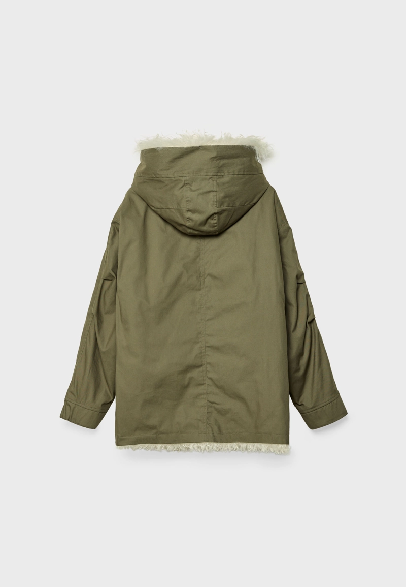 Парка стеганая с длинным искусственным мехом внутри