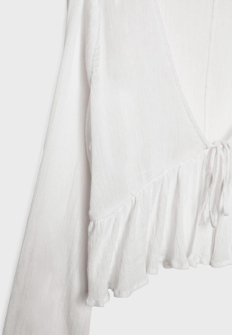 Блузка с оборками и завязками