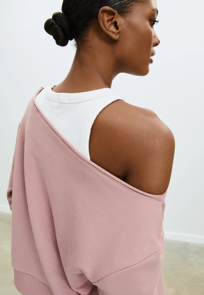 Толстовка с графическим вырезом на плече