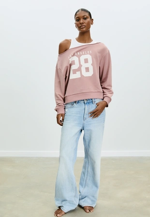 Толстовка с графическим вырезом на плече- Заказать в России