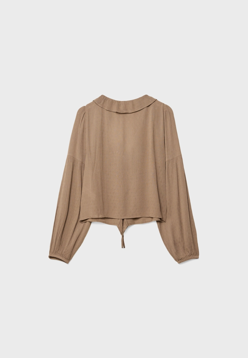 Блузка с воланами