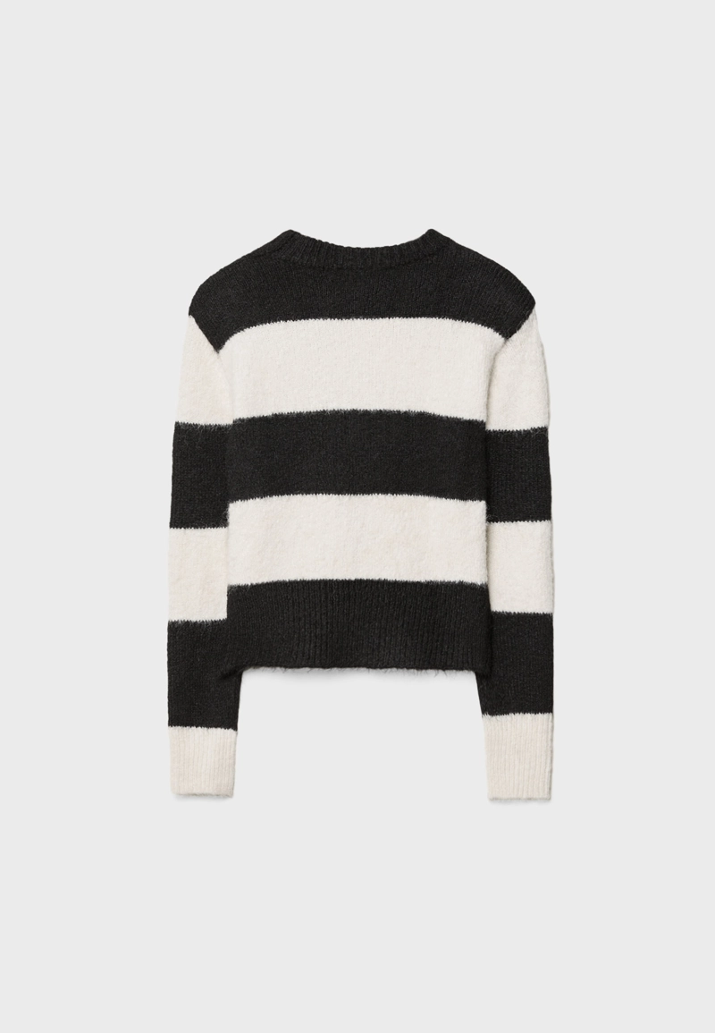 Свитер с подплечниками