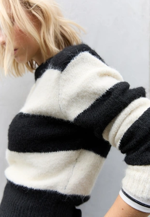 Свитер с подплечниками- Заказать в России