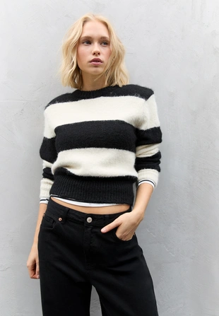 Свитер с подплечниками- Заказать в России