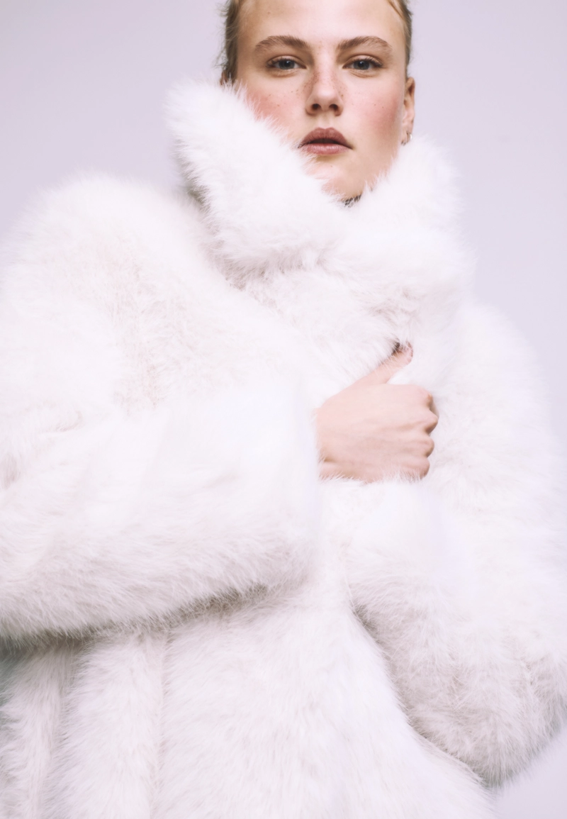 Длинное пальто из искусственного меха с длинным ворсом