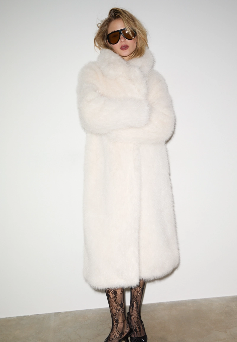 Длинное пальто из искусственного меха с длинным ворсом
