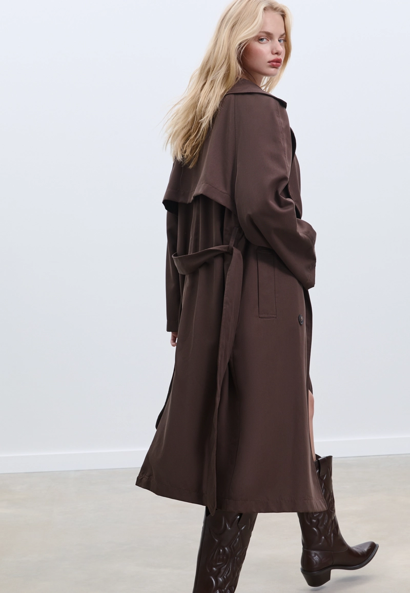 Длинный струящийся тренч оверсайз