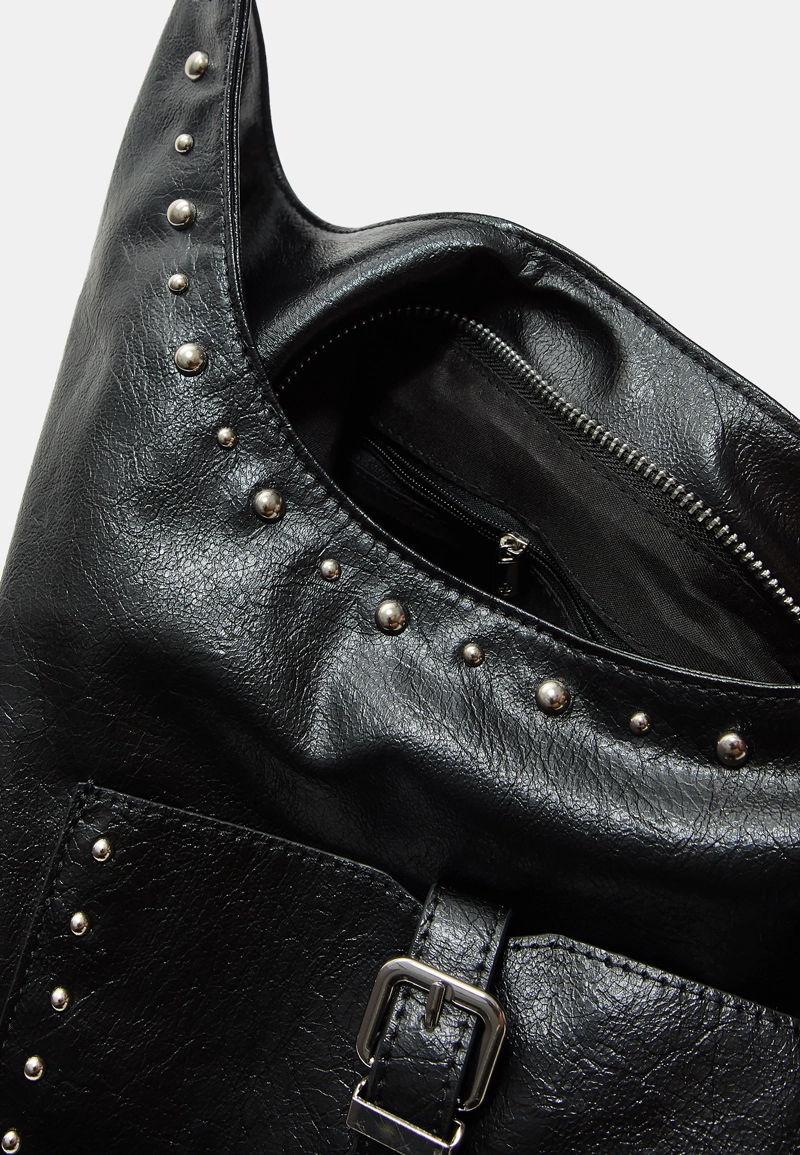 Сумка на плечо с заклепками