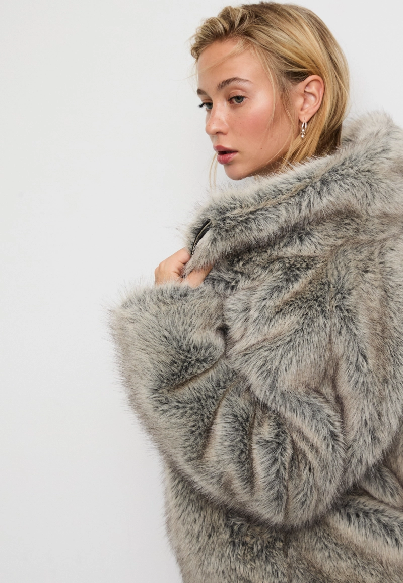 Куртка из искусственного меха с воротником-стойкой