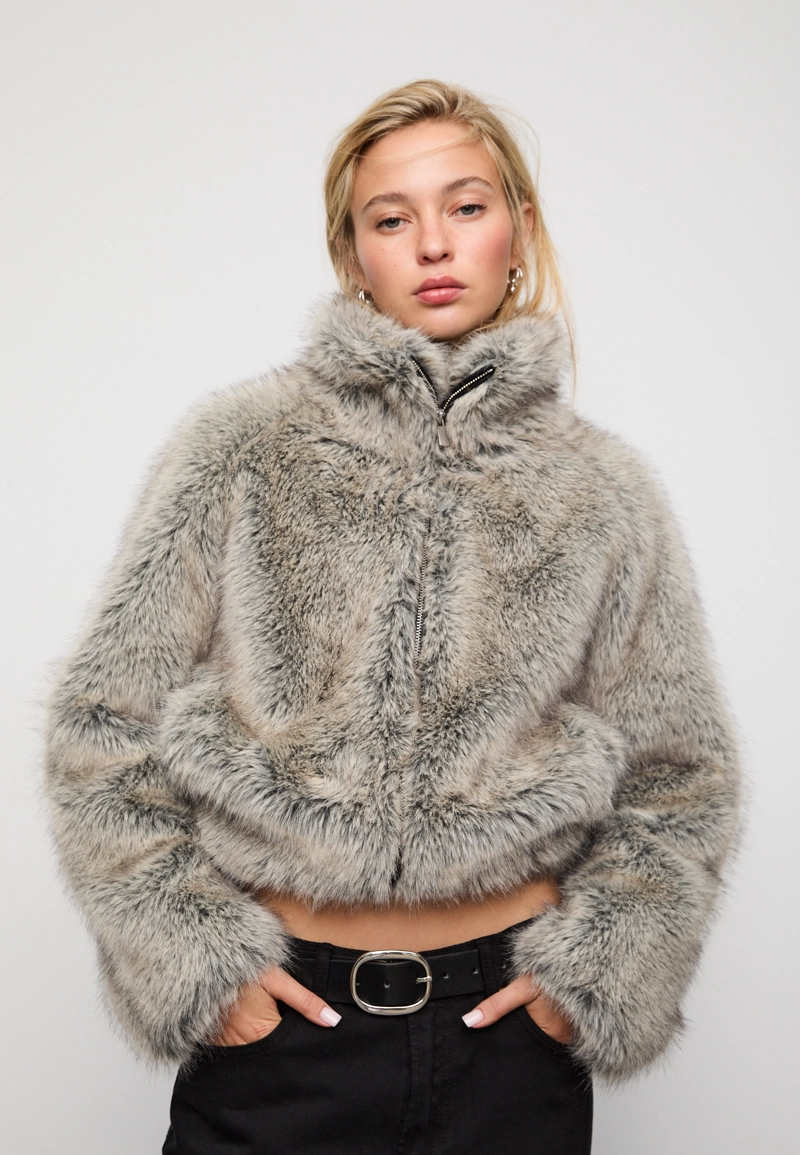 Куртка из искусственного меха с воротником-стойкой