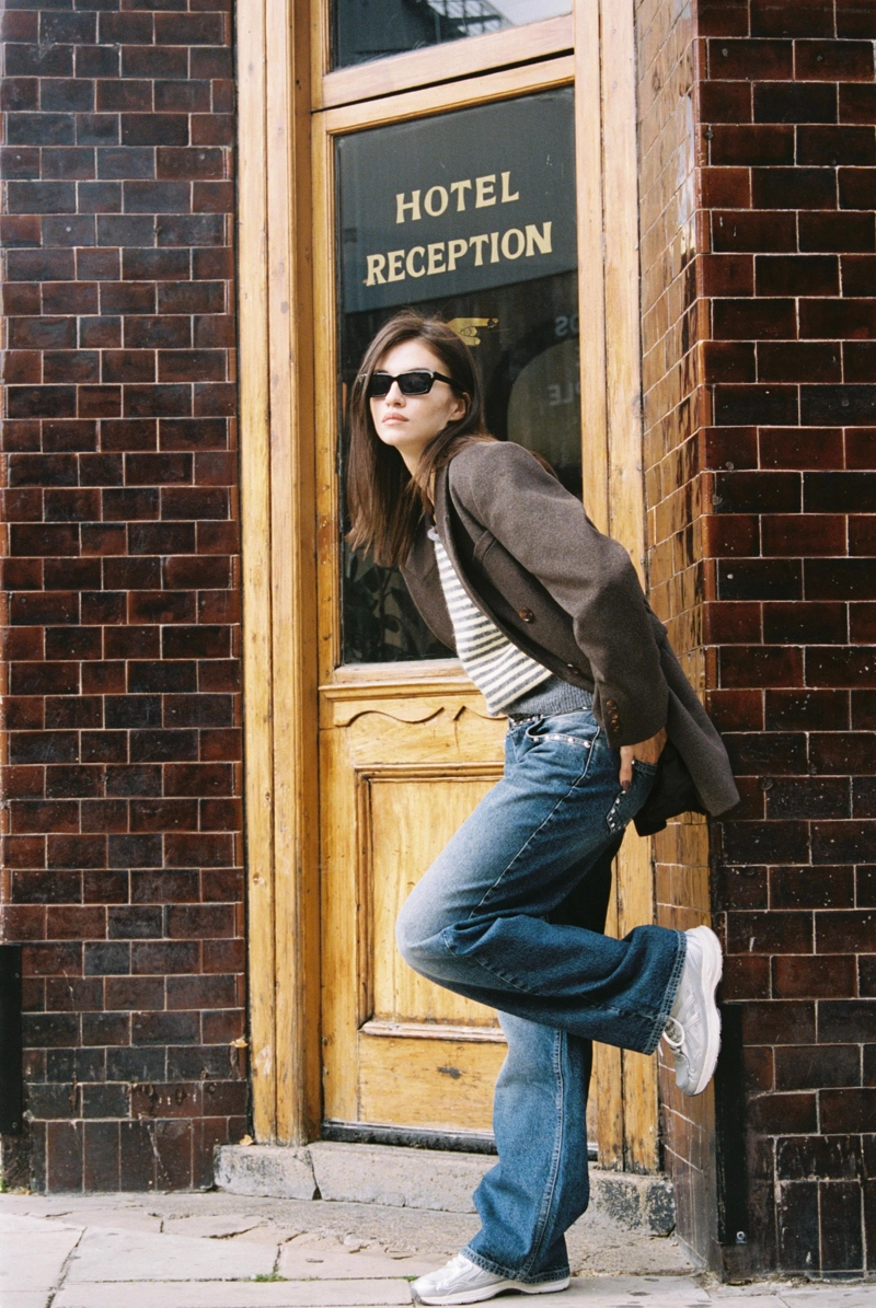 Спортивные кроссовки с отделкой