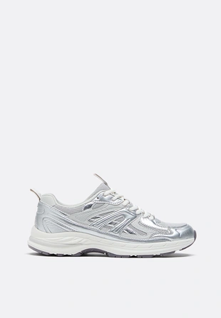 Спортивные кроссовки с отделкой- Заказать в России