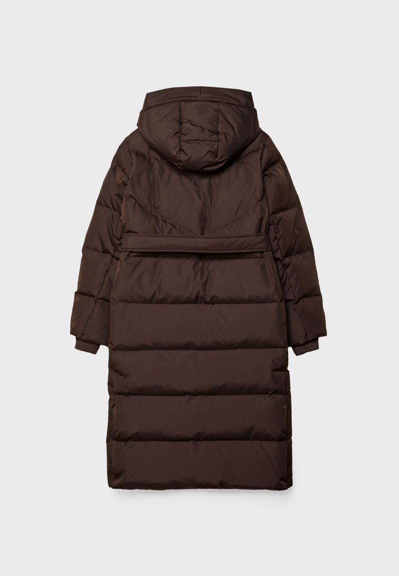 Длинное стеганое пальто с пуховым наполнителем и поясом