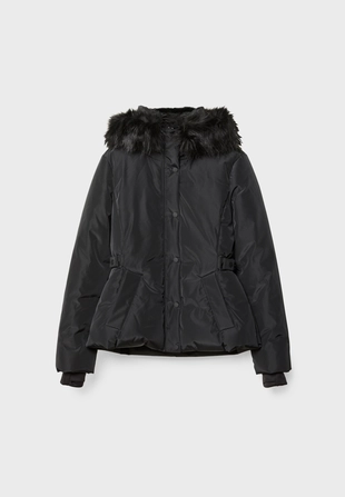 Приталенная стеганая куртка с капюшоном и мехом- Заказать в России