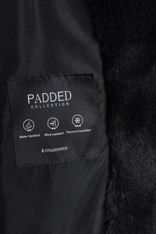 Приталенная стеганая куртка с капюшоном и мехом- Заказать в России