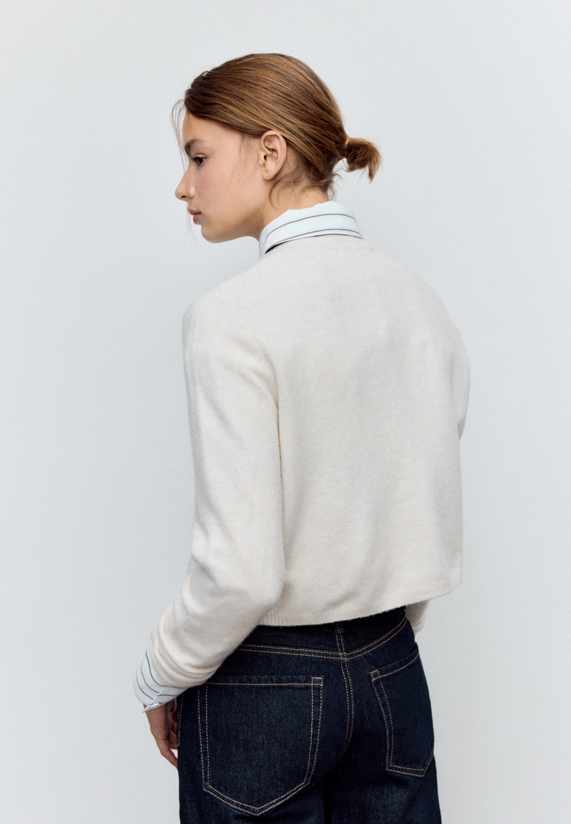 Вязаный кардиган с пуговицами из мягкой ткани