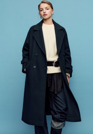 Длинное объемное пальто из мягкой ткани- Заказать в России