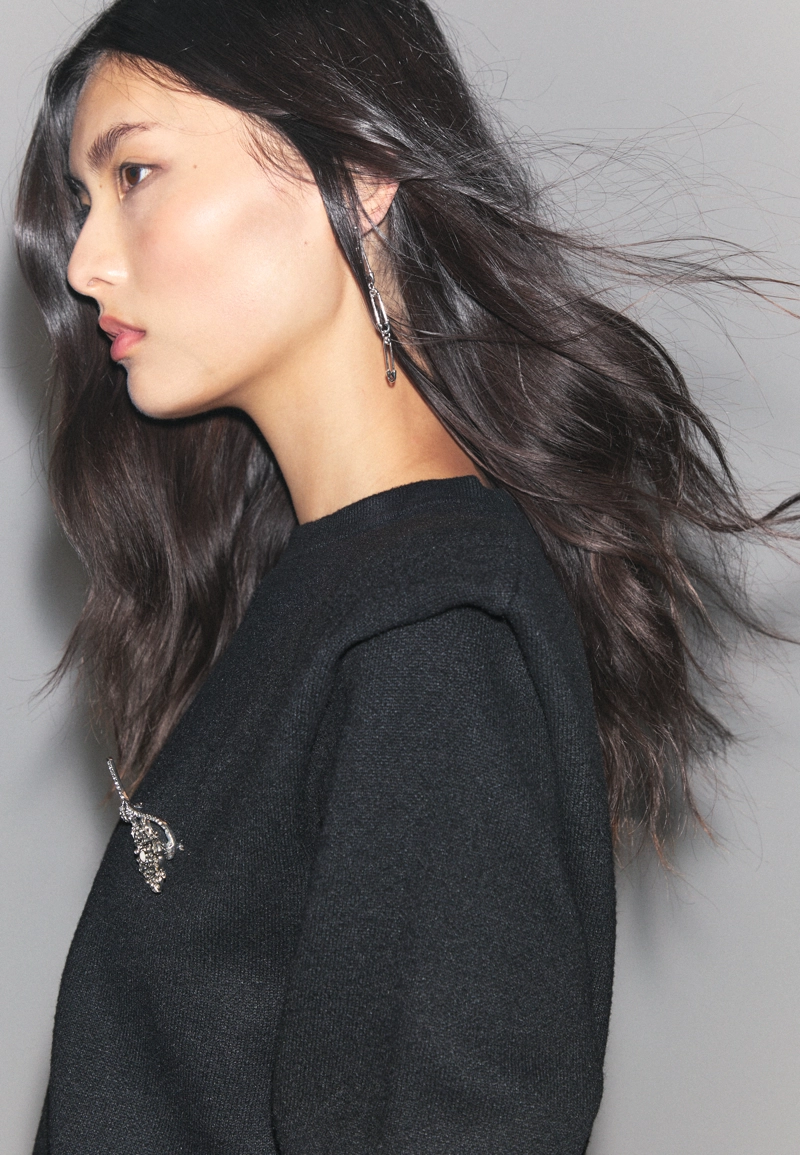 Вязаный свитер с подплечниками