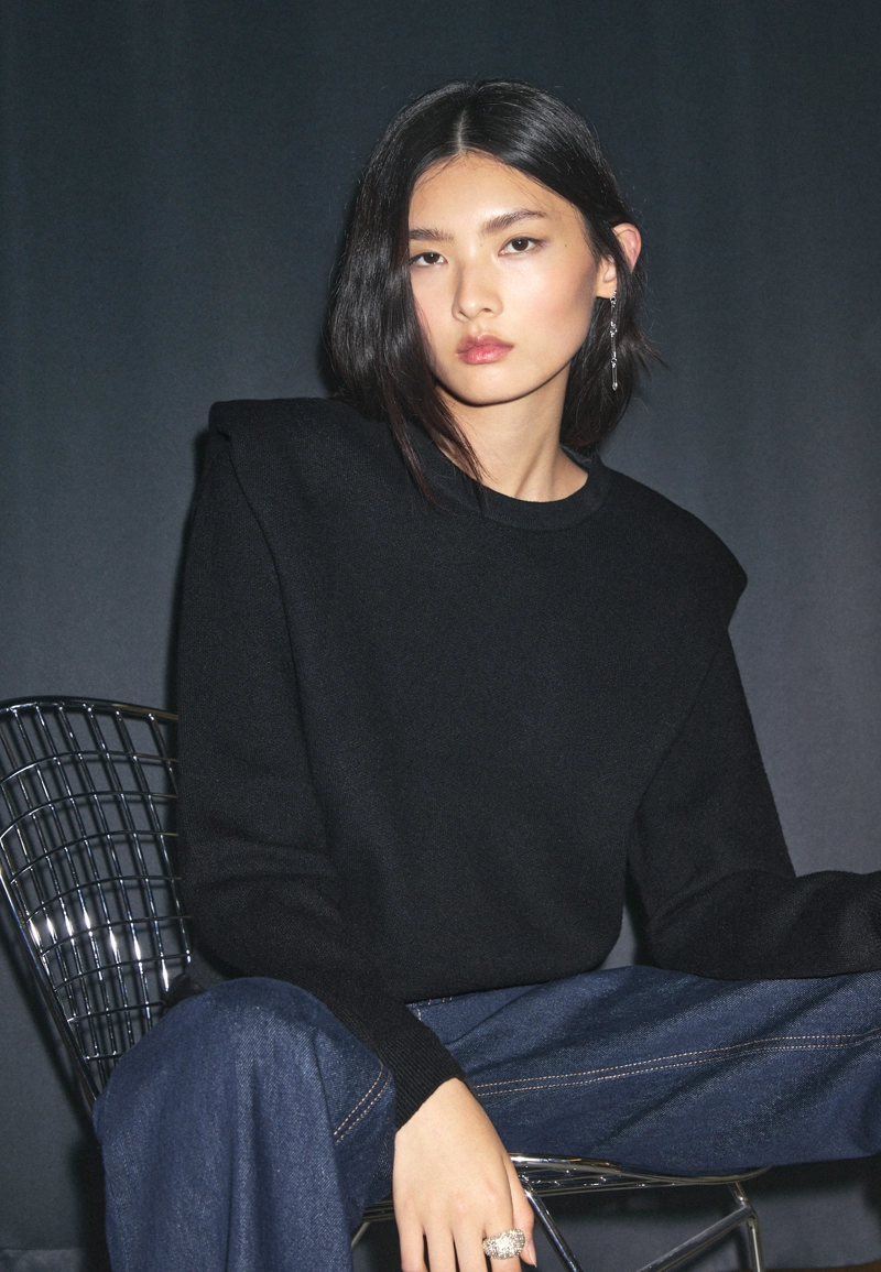 Вязаный свитер с подплечниками