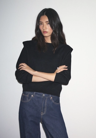 Вязаный свитер с подплечниками- Заказать в России