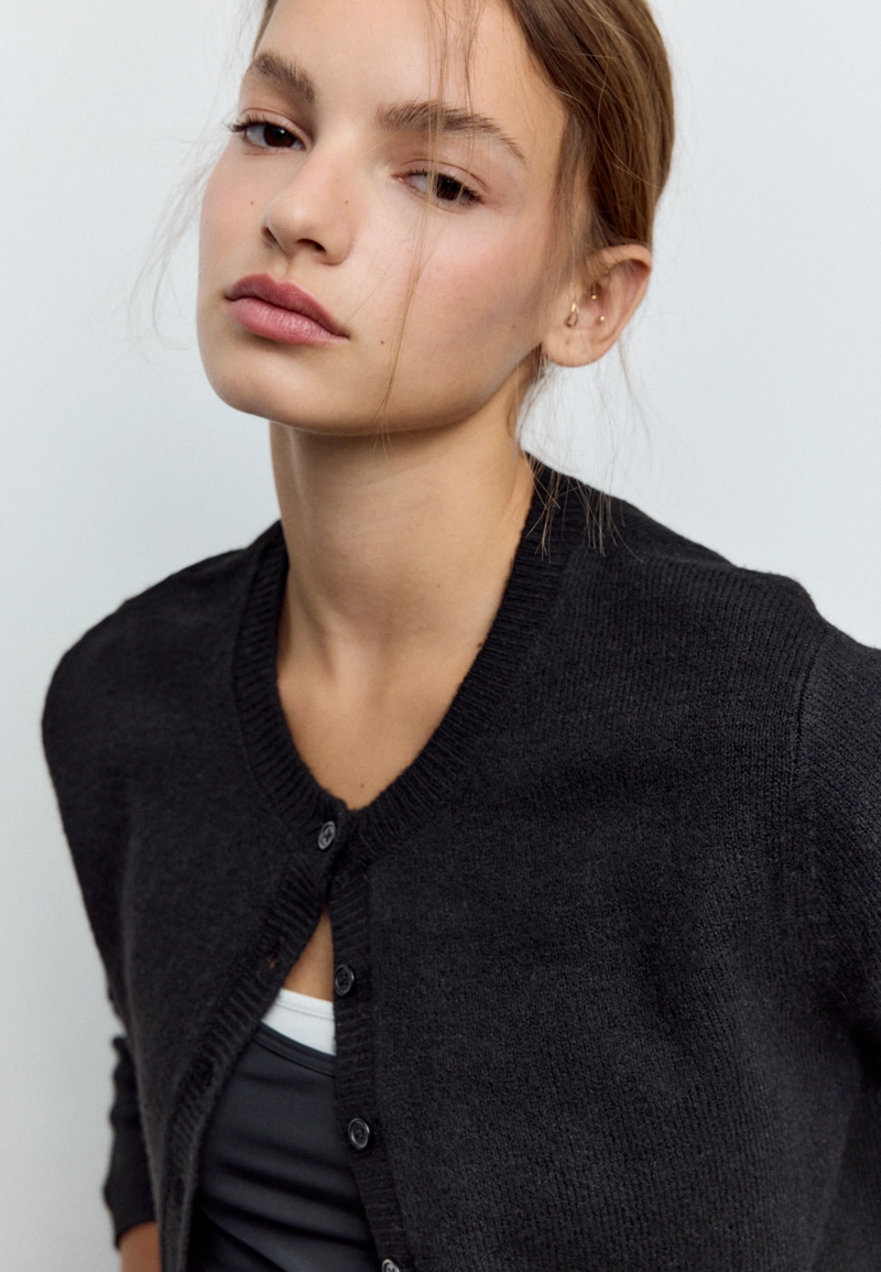 Вязаный кардиган с пуговицами из мягкой ткани