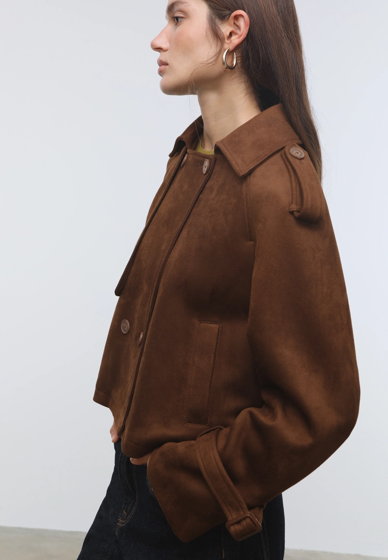 Укороченный тренч под искусственную замшу