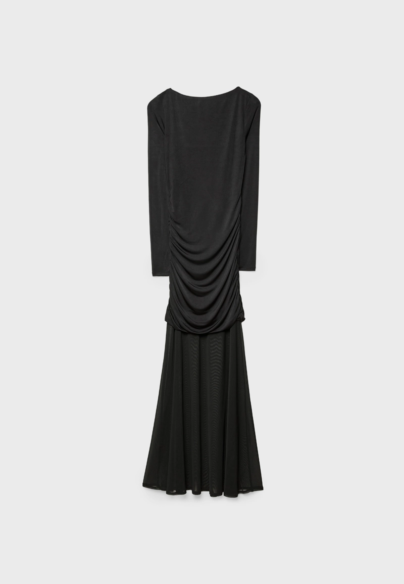 Длинное платье с полупрозрачной тканью