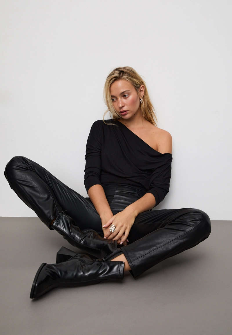 Леггинсы из искусственной кожи