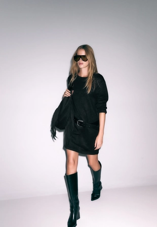 Короткое трикотажное платье с поясом- Заказать в России