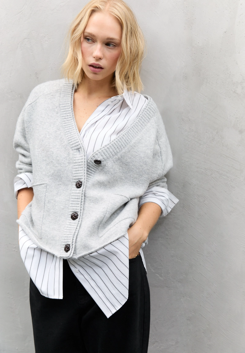 Трикотажный жакет с двойным воротником