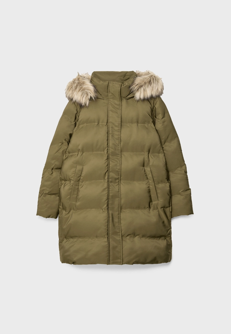 Утепленное пальто с капюшоном и мехом