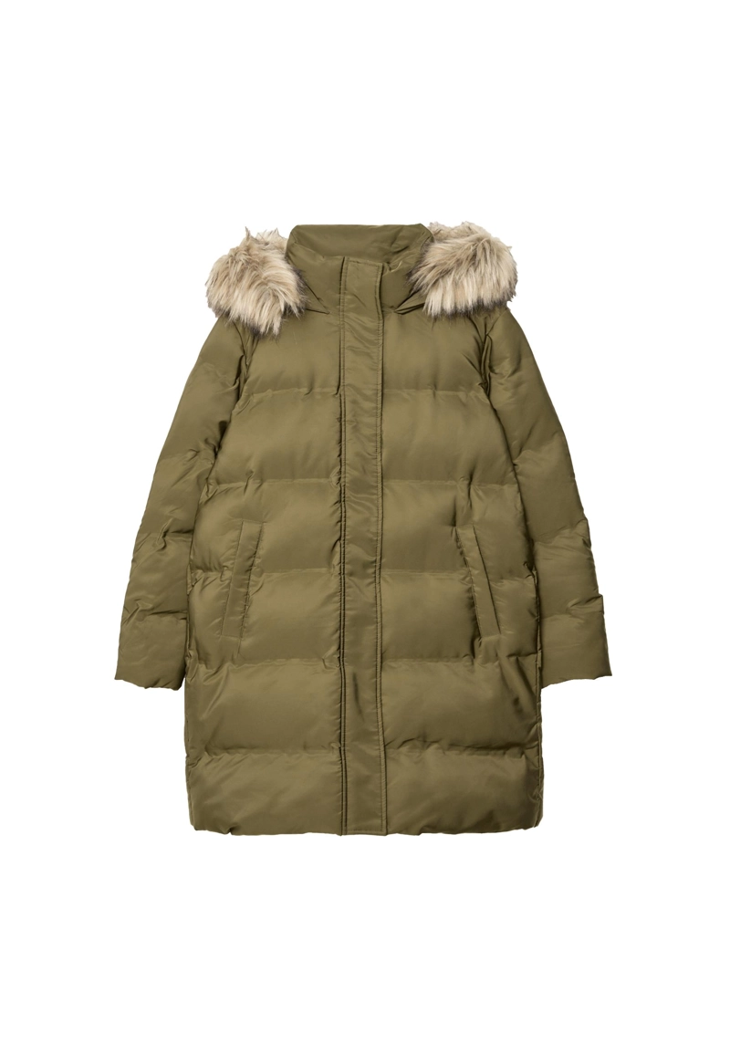 Утепленное пальто с капюшоном и мехом