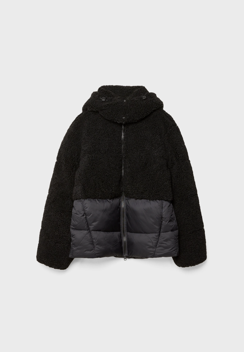 Стеганое комбинированное пальто с отделкой под овчину