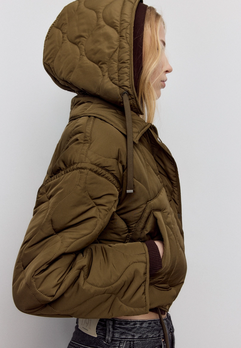 Стеганая куртка с капюшоном