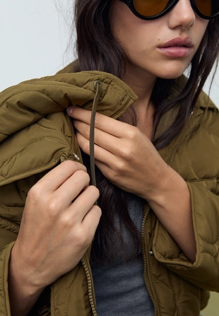 Стеганая куртка с капюшоном- Заказать в России