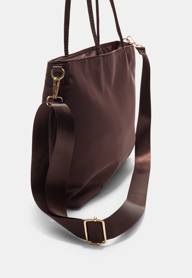 Вязаная сумка-шопер с брелоком