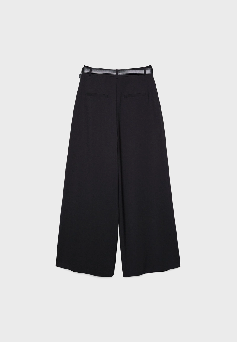 Брюки с большими защипами и ремнем