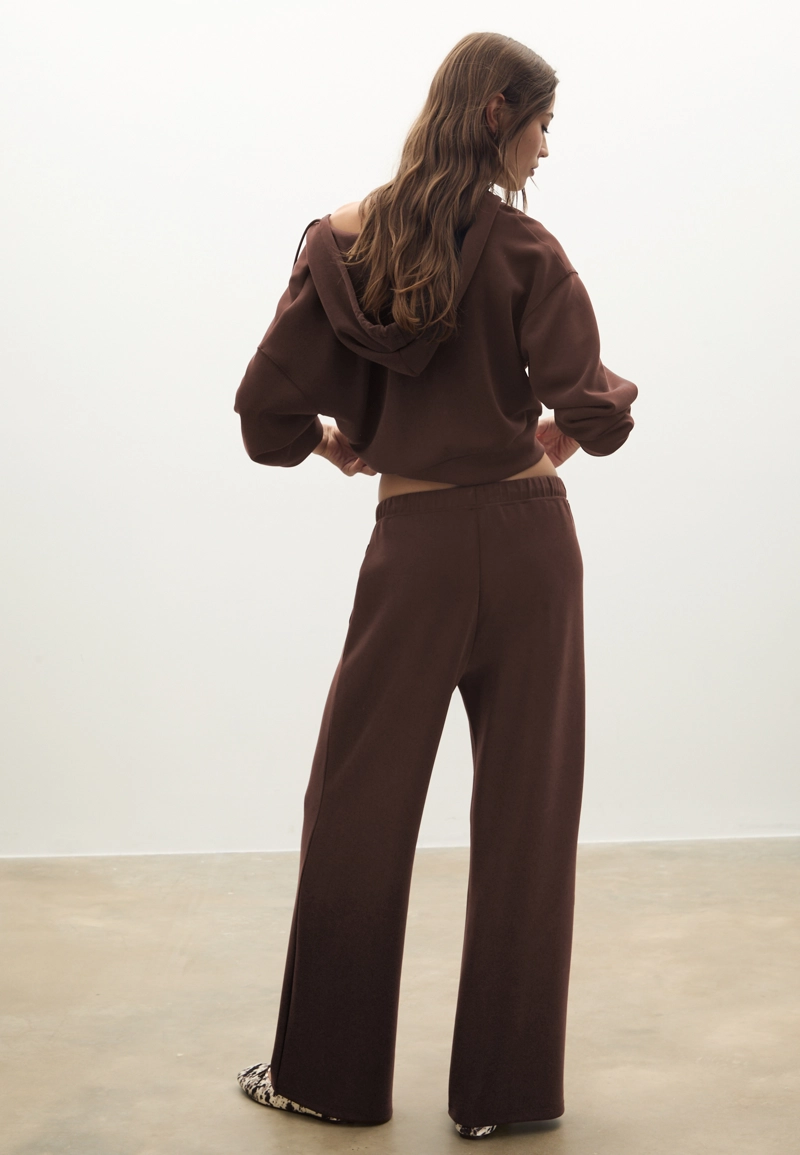 Мягкие джоггеры свободного кроя с отстрочкой